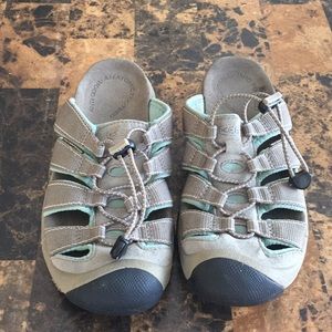 Keen slide in sandals waterproof 6.5